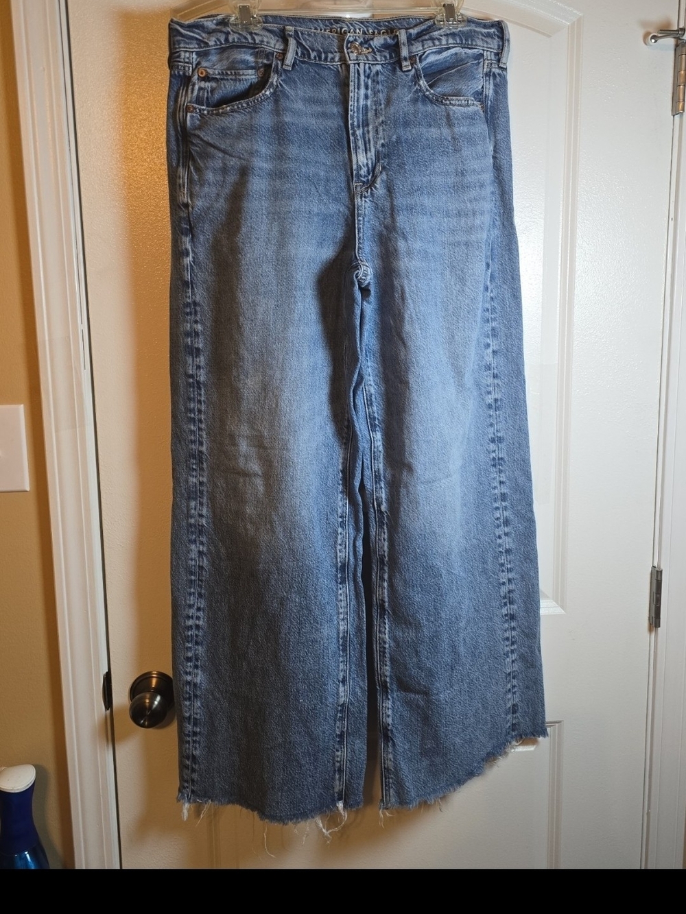American Eagle Light Blue Wide-Leg Raw Hem Jeans 12/14